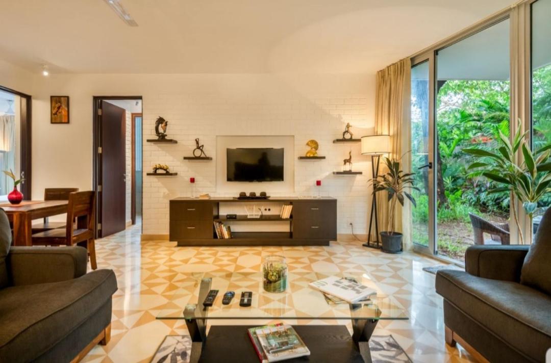 Apartment 2bhk Along With Private Garden Near Candolim Verem
