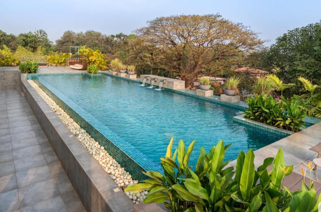 2bhk Along With Private Garden Near Candolim Apartment *